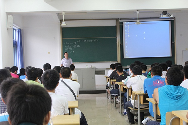 轮盘在线
2011级新生入学教育圆满结束3