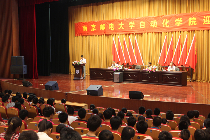 轮盘在线
2011级新生入学教育圆满结束2