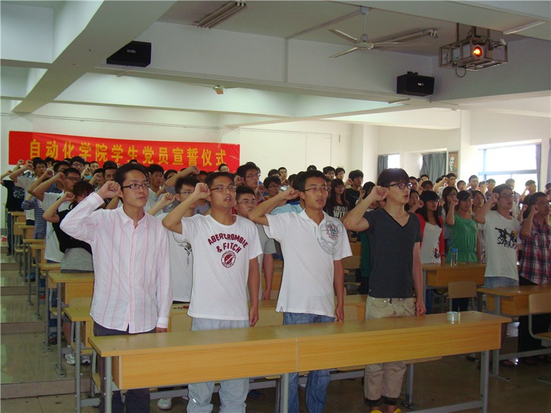 轮盘在线
党委举行2012届毕业班学生党员宣誓仪式